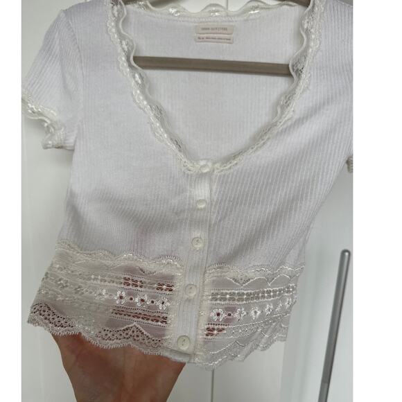 Urban Outfitters Women's Darcy Lace Trim Button-Up Cropped Top, Size XS, EUC - Picture 8 of 8
